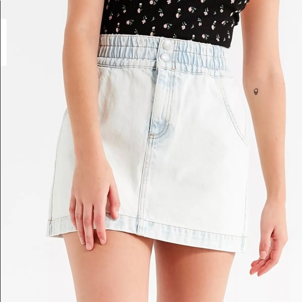 BDG ACID WASH DENIM MINI SKIRT